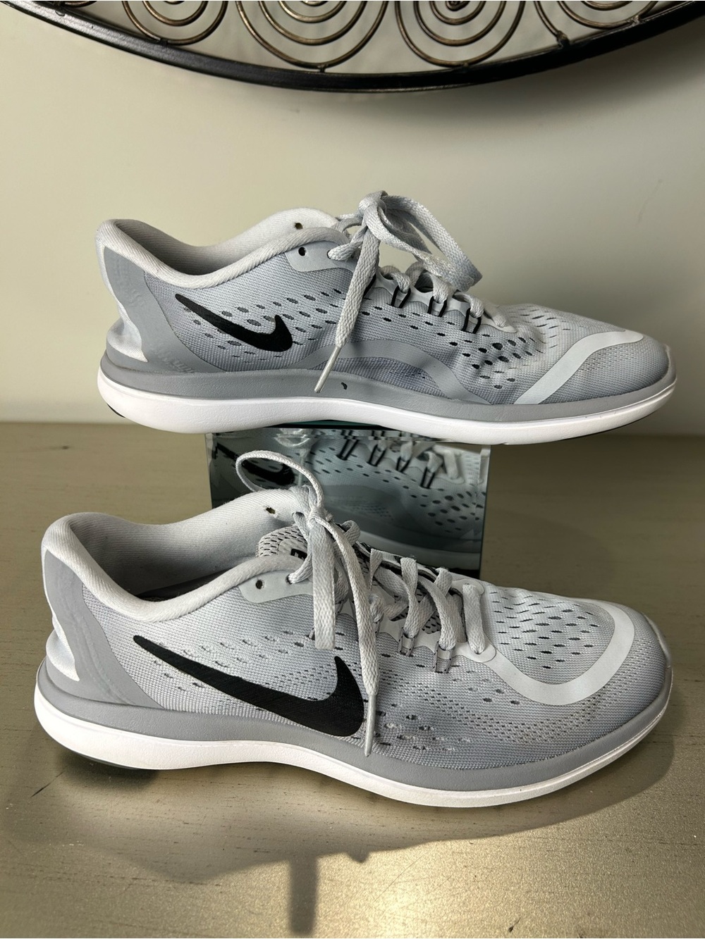 Nike Men’s Light Gray and White Athletic Running Shoes with Black Swoosh